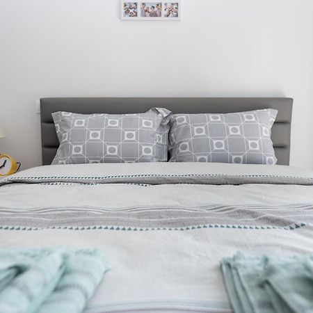 Design Apartment With Swimming Pool Near The Beach アテネ エクステリア 写真