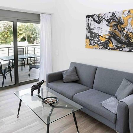 Design Apartment With Swimming Pool Near The Beach アテネ エクステリア 写真