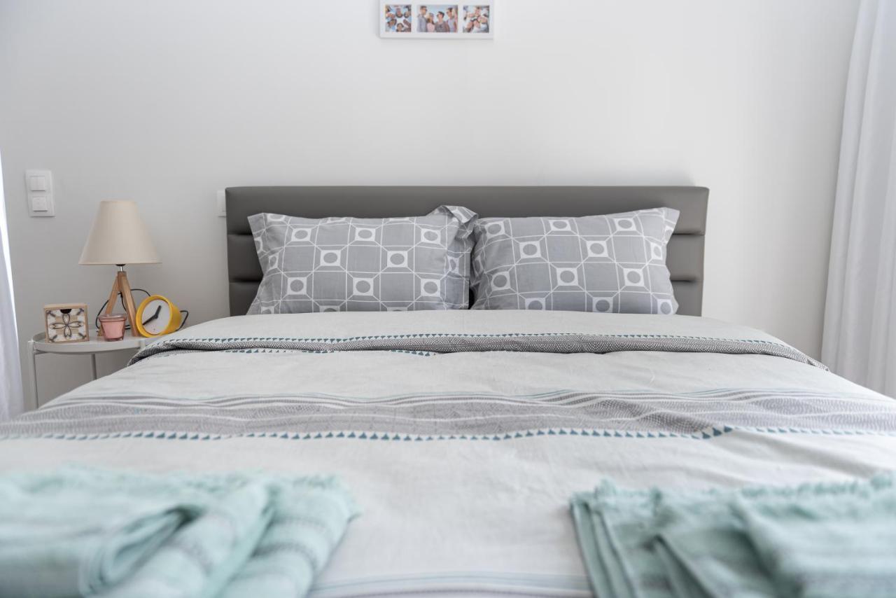 Design Apartment With Swimming Pool Near The Beach アテネ エクステリア 写真