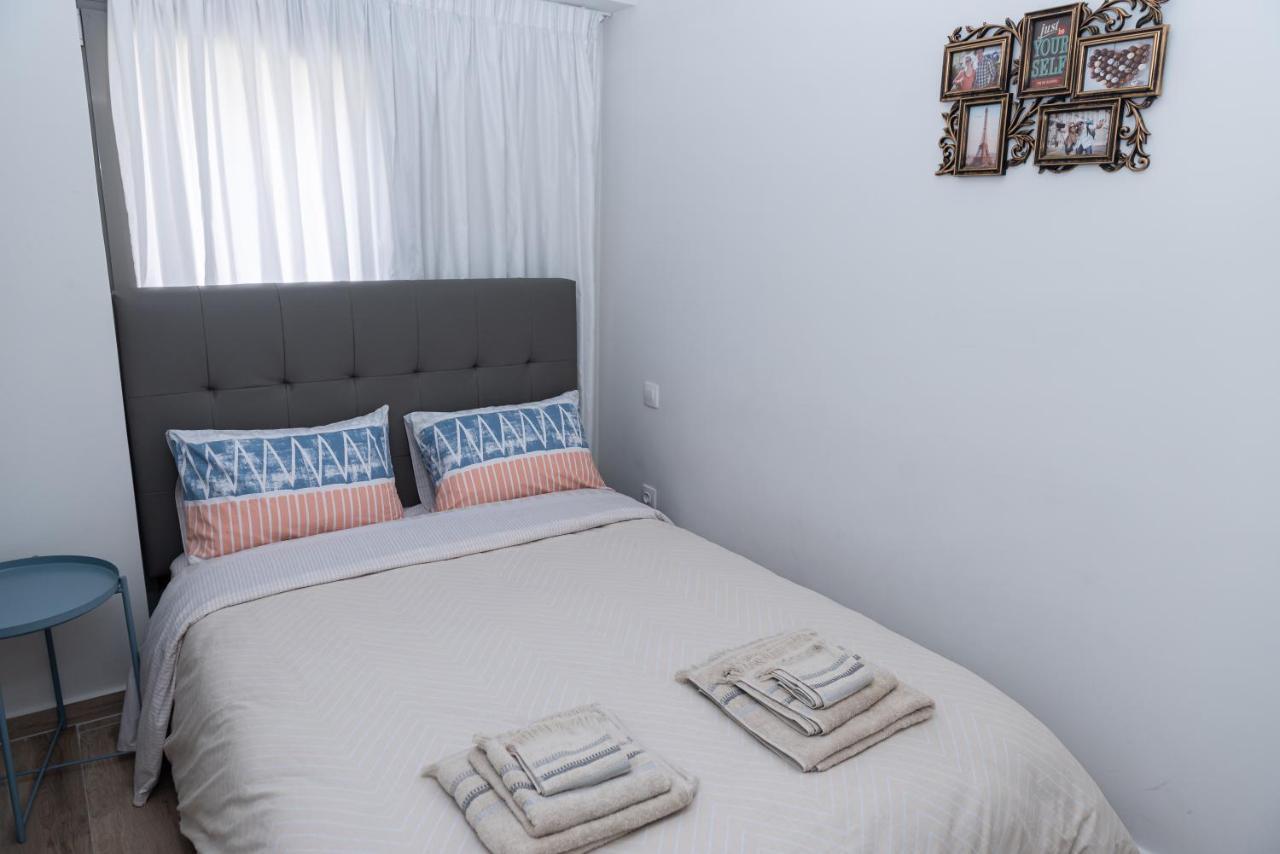 Design Apartment With Swimming Pool Near The Beach アテネ エクステリア 写真
