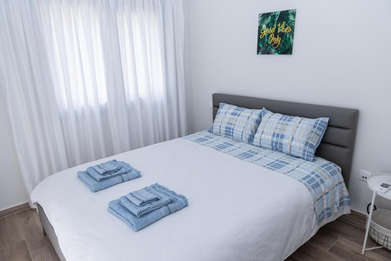 Design Apartment With Swimming Pool Near The Beach アテネ エクステリア 写真