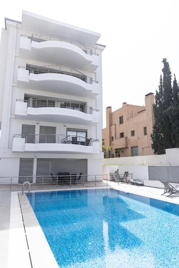 Design Apartment With Swimming Pool Near The Beach アテネ エクステリア 写真