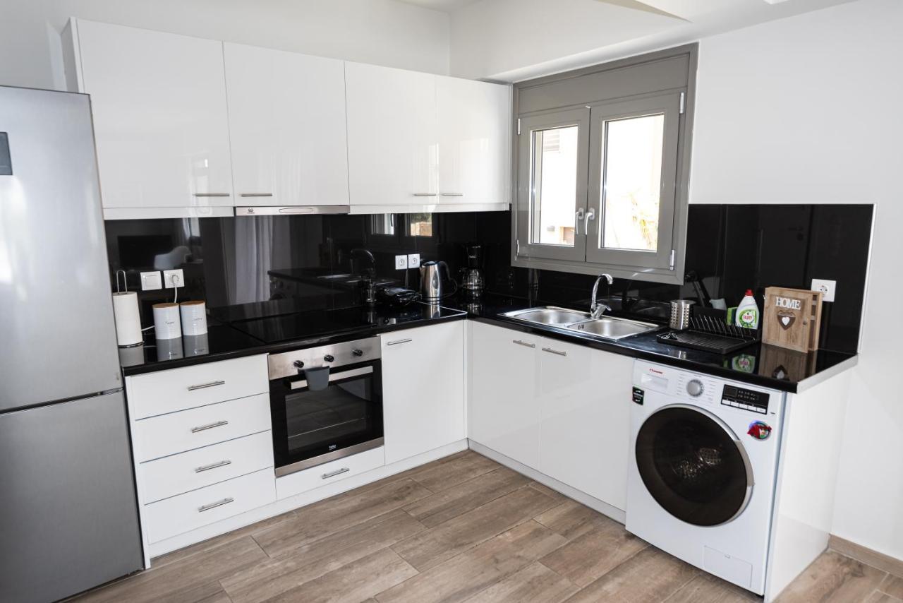 Design Apartment With Swimming Pool Near The Beach アテネ エクステリア 写真