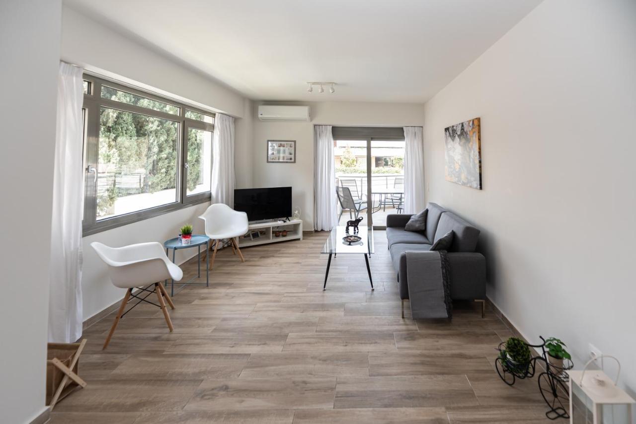 Design Apartment With Swimming Pool Near The Beach アテネ エクステリア 写真
