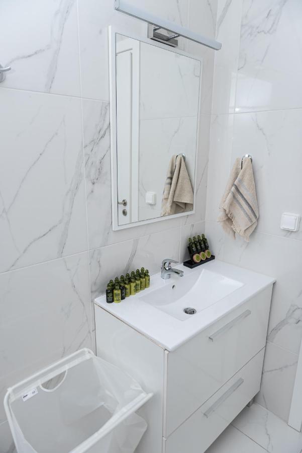 Design Apartment With Swimming Pool Near The Beach アテネ エクステリア 写真