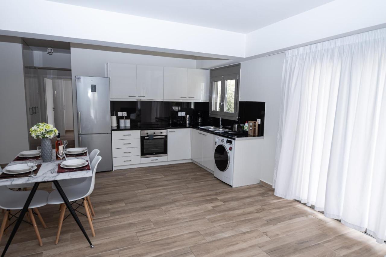 Design Apartment With Swimming Pool Near The Beach アテネ エクステリア 写真