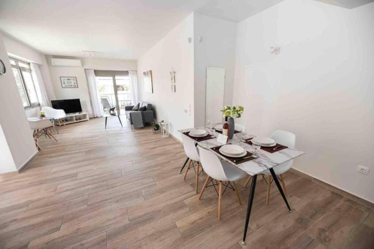 Design Apartment With Swimming Pool Near The Beach アテネ エクステリア 写真