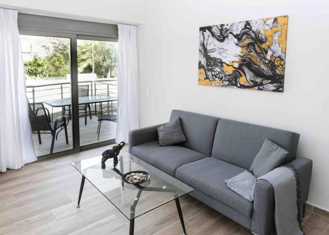 Design Apartment With Swimming Pool Near The Beach アテネ エクステリア 写真